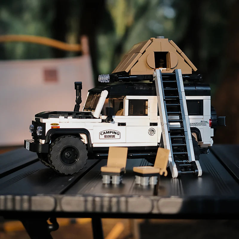 Camping Edition British Off Roader | 676pcs Display Garage Box Included