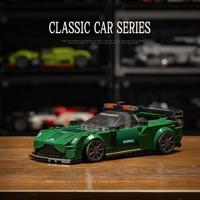 1: 24 BRITISH ASTON MARTIN F1 SAFETY CAR (352 PCS)