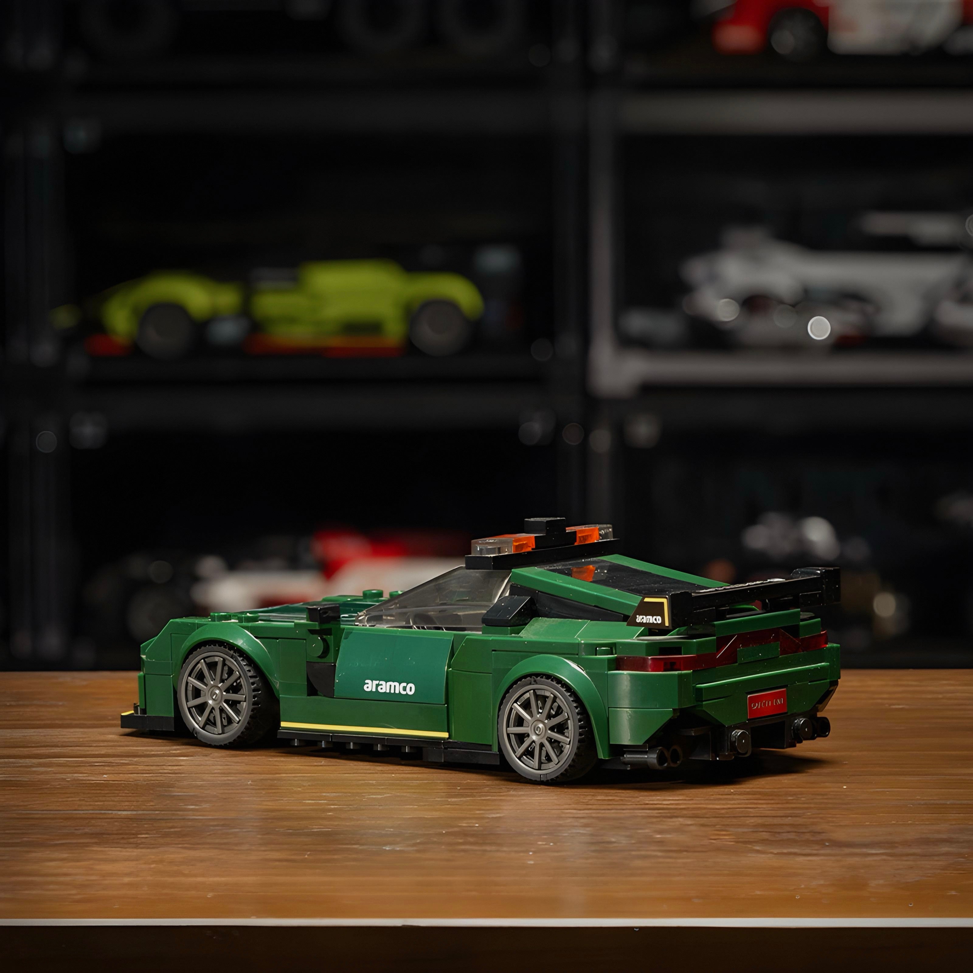 1: 24 BRITISH ASTON MARTIN F1 SAFETY CAR (352 PCS)