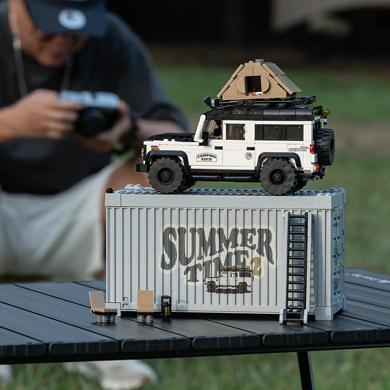Camping Edition British Off Roader | 676pcs Display Garage Box Included