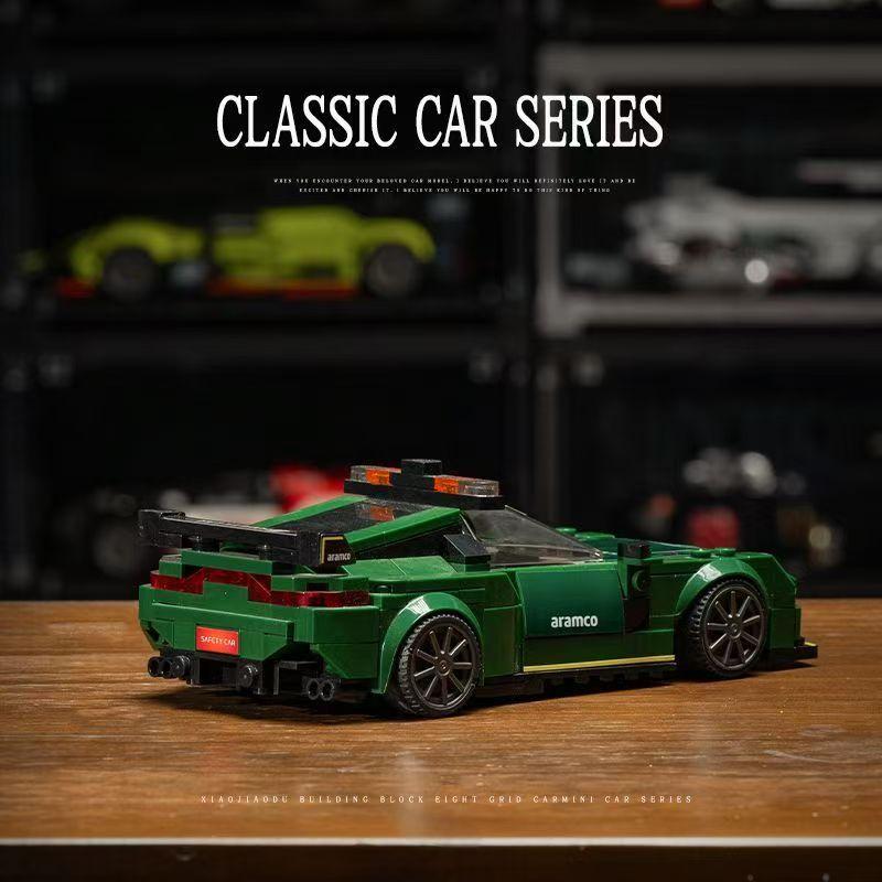 1: 24 BRITISH ASTON MARTIN F1 SAFETY CAR (352 PCS)