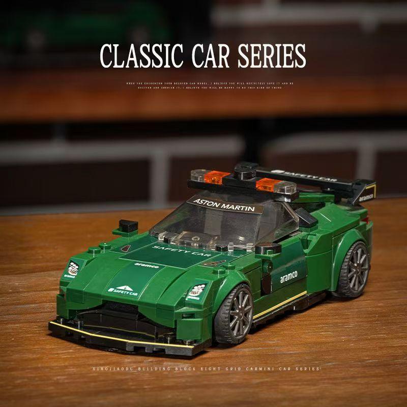 1: 24 BRITISH ASTON MARTIN F1 SAFETY CAR (352 PCS)
